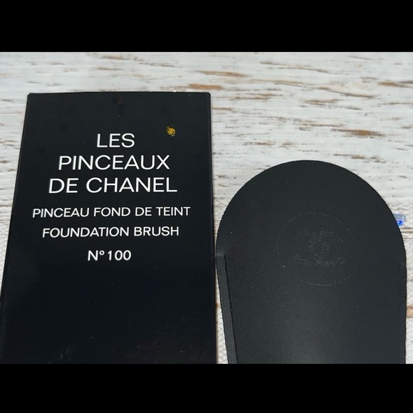 Chanel Les Pinceaux De Chanel Foundation Brush N° 100, New In Box - Picture 4 of 9